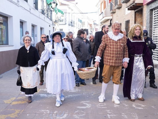herencia-deseosas-desfile-con-concejal-y-alcalde